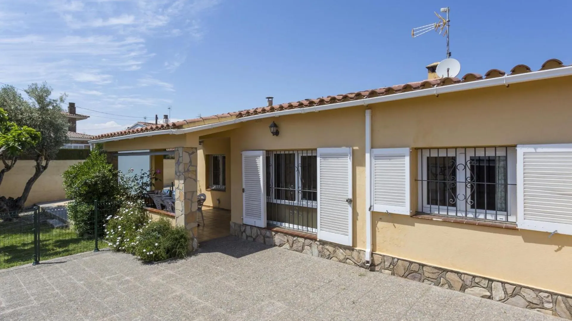 Casa En Torroella De Montgri Con Piscina Privada, Cerca De La Playa Y Centro Turistico - Es-325-17 Villa 0*,  Spain